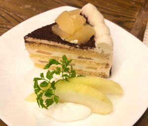 cafeあつめ木　今月の生ケーキ（洋梨）